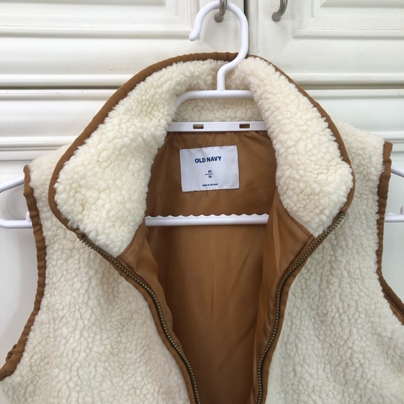 🥳HOST PICK🥳 NWT Old Navy women’s Sherpa vest - Picture 9 of 12